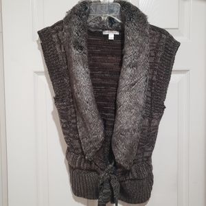Sweater faux fur vest w/tie